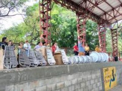 entrega de donación de instrumentos para la banda marcial por parte de la alcaldía municipal
